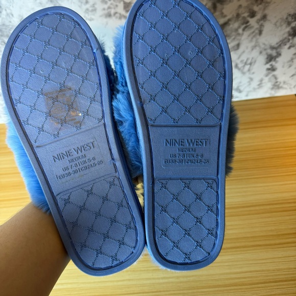 New Nine West Womens Faux Fur Cross Desing Slippers Confortable Size 7-8 . - Picture 5 of 7